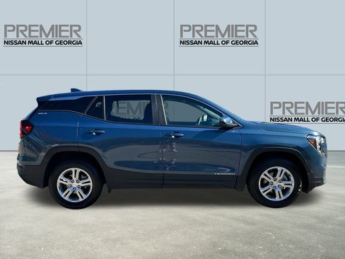 Used 2024 GMC Terrain SLE image 4