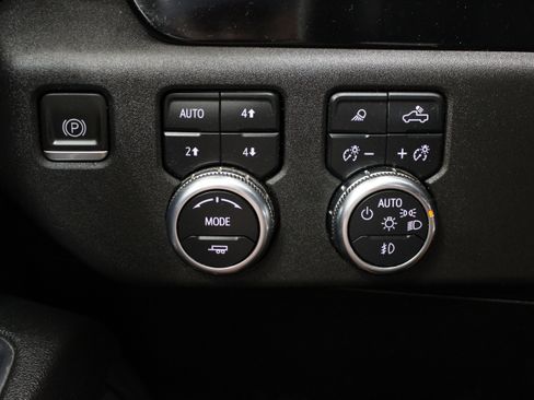 Used 2023 GMC Sierra 1500 SLT AWD/4WD image 28