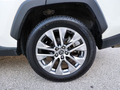 Used 2021 Toyota RAV4 XLE Premium FWD image 14