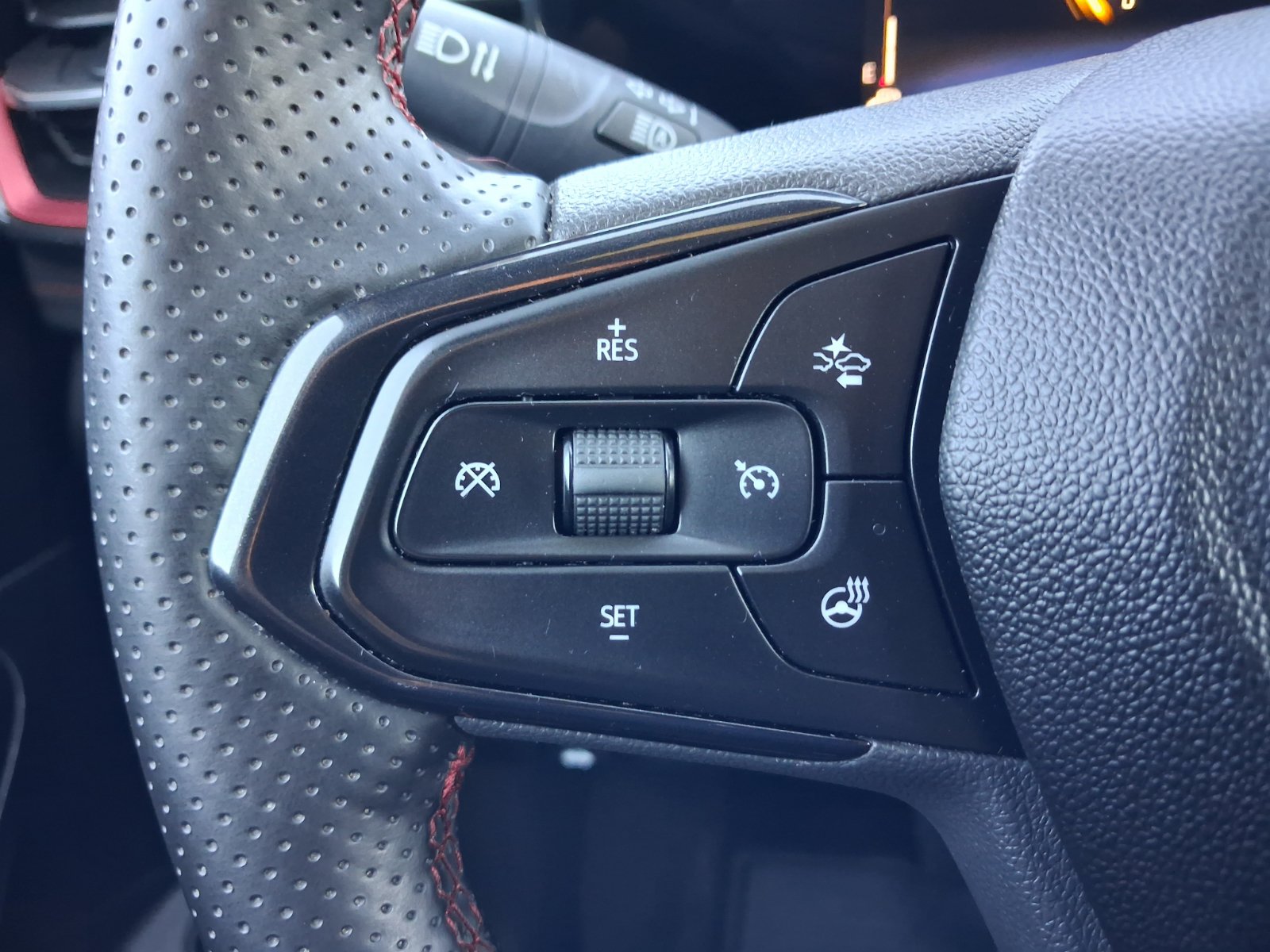 Used 2025 Chevrolet TrailBlazer RS w/ Convenience Package AWD/4WD image 19