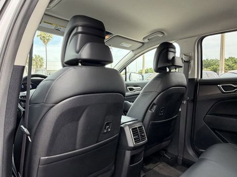 Certified 2023 Kia Sportage EX FWD image 12