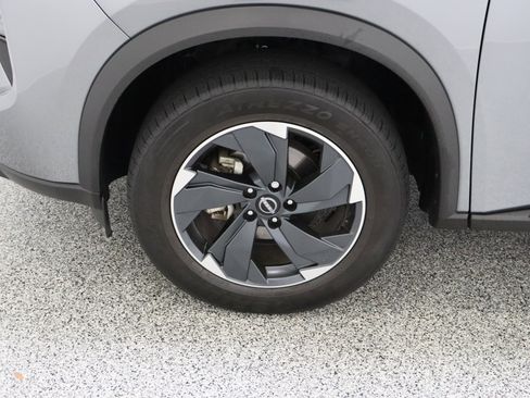 Used 2024 Nissan Rogue SV FWD image 11