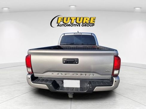 Used 2019 Toyota Tacoma TRD Off-Road AWD/4WD image 4