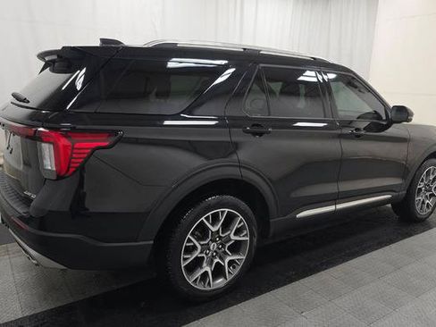 Used 2025 Ford Explorer Platinum w/ Ultimate Package AWD/4WD image 3