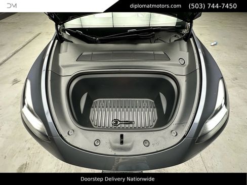 Used 2022 Tesla Model Y Long Range image 39