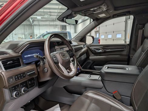 Used 2023 GMC Yukon XL Denali w/ Denali Reserve Package image 15