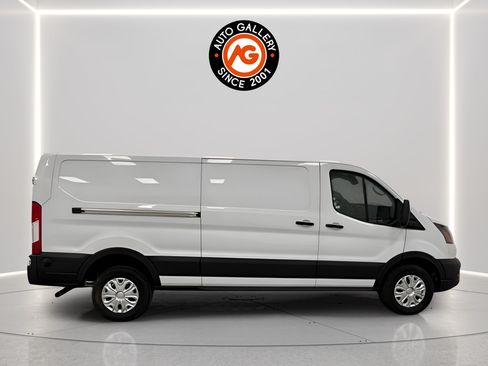 Used 2024 Ford Transit 250 Low Roof RWD image 8