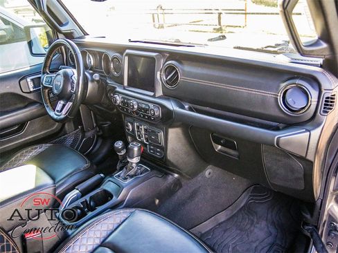 Used 2021 Jeep Gladiator Overland image 14