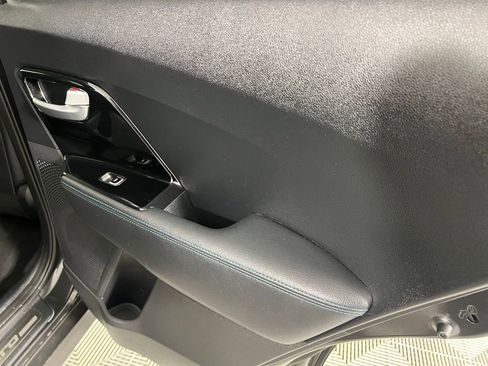 Used 2022 Kia Niro EX Premium w/ Cold Weather Package image 32