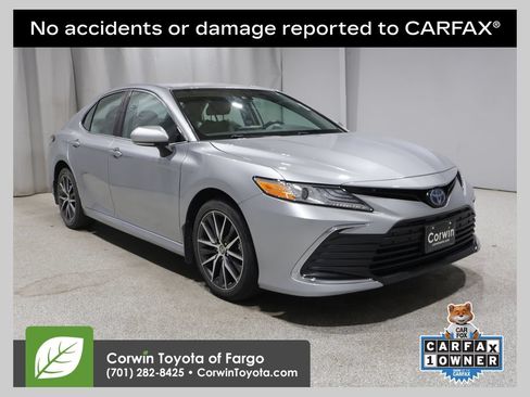 Used 2022 Toyota Camry XLE w/ Cold Weather Package FWD image 1