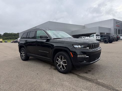Certified 2024 Jeep Grand Cherokee Limited w/ Luxury Tech Group II AWD/4WD image 3