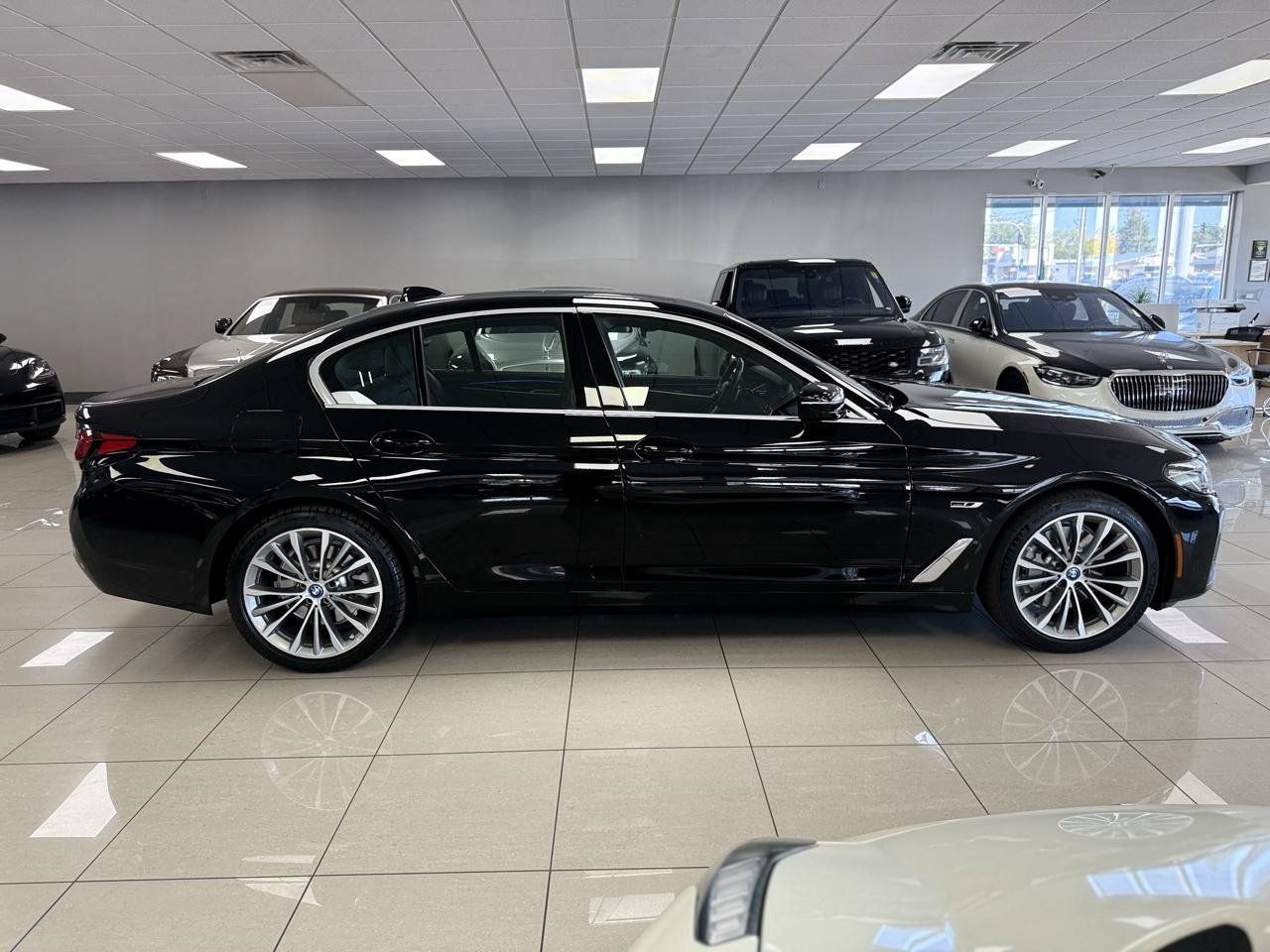 Used 2023 BMW 530e w/ Premium Package RWD image 7