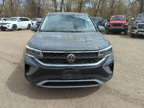Used 2023 Volkswagen Taos SE AWD/4WD image 4