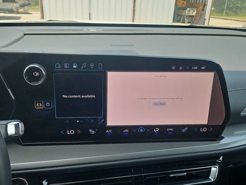 Used 2026 Chevrolet Traverse LT FWD image 12