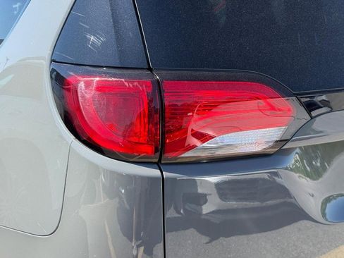 Used 2020 Chrysler Pacifica Limited w/ Advanced Safetytec Group image 12