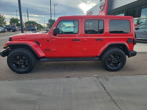 Used 2021 Jeep Wrangler Unlimited Sahara image 4