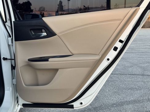 Used 2017 Honda Accord EX-L image 22