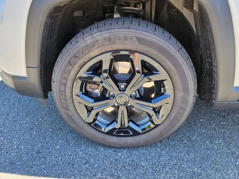Used 2025 Jeep Compass Sport AWD/4WD image 9