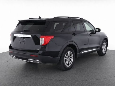 Used 2024 Ford Explorer XLT w/ Equipment Group 202A AWD/4WD image 4