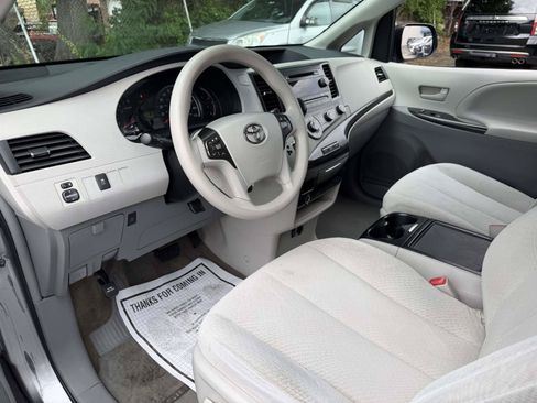 Used 2012 Toyota Sienna LE FWD image 10