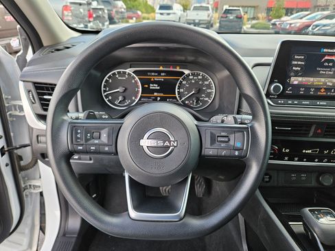 Used 2024 Nissan Rogue SV image 18