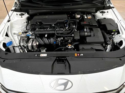 New 2025 Hyundai Elantra SE image 10