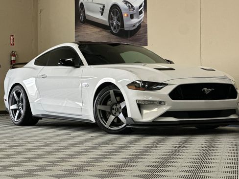 Used 2020 Ford Mustang GT RWD image 2
