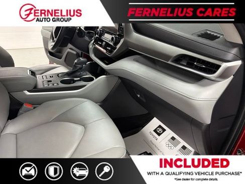 Used 2025 Toyota Highlander XLE AWD/4WD image 32