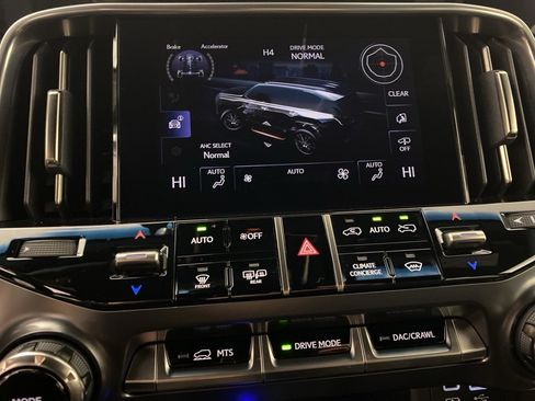 Certified 2024 Lexus LX 600 4WD w/ Luxury Package image 22