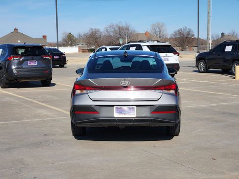 Used 2024 Hyundai Elantra SEL image 8