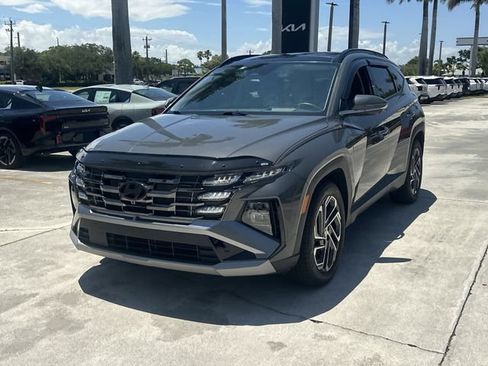 Used 2025 Hyundai Tucson Limited FWD image 3