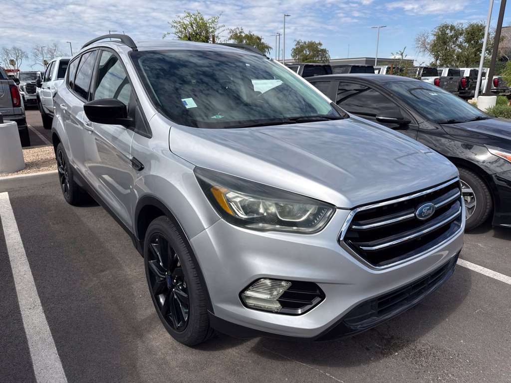Used 2017 Ford Escape SE w/ SE Sport Appearance Package AWD/4WD image 1