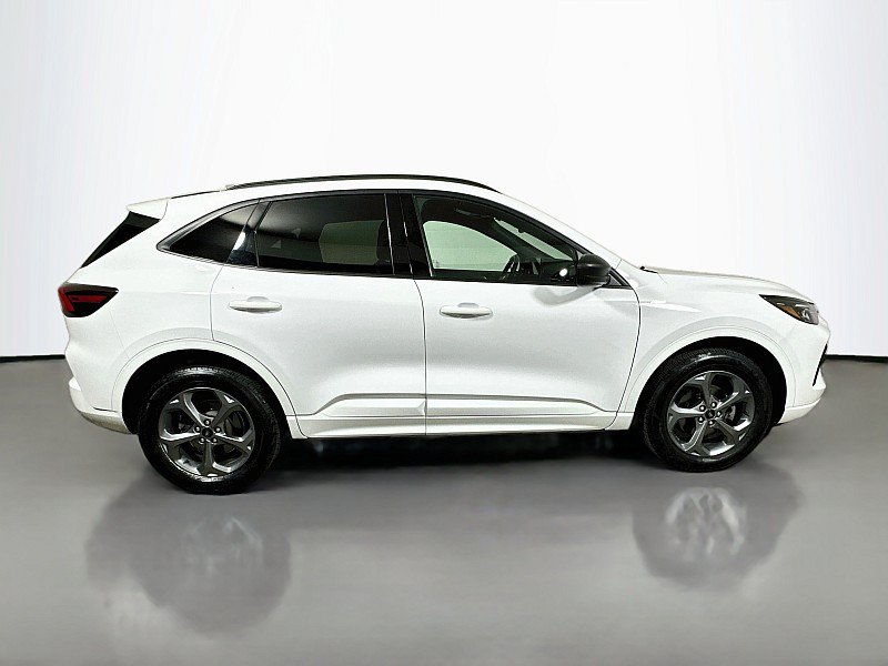 Used 2023 Ford Escape ST-Line w/ Tech Pack #1 AWD/4WD image 8