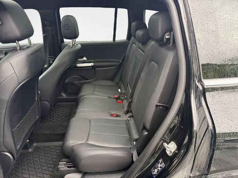 Used 2023 Mercedes-Benz GLB 250 4MATIC image 23