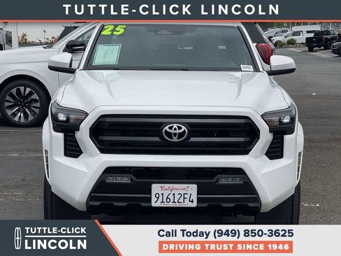 Used 2025 Toyota Tacoma SR5 AWD/4WD image 10