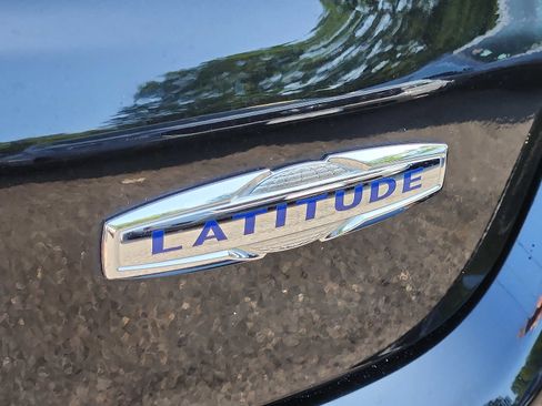 Used 2018 Jeep Compass Latitude w/ Popular Equipment Group AWD/4WD image 30