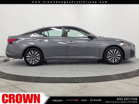 Used 2024 Nissan Altima 2.5 SV FWD image 8