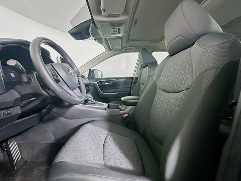 Used 2025 Toyota RAV4 XLE w/ Convenience Package image 13