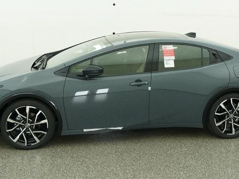New 2026 Toyota Prius Plug-In Hybrid FWD image 18