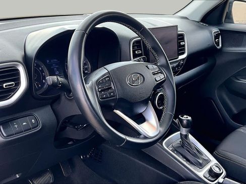 Used 2021 Hyundai Venue SEL w/ Premium Package FWD image 17