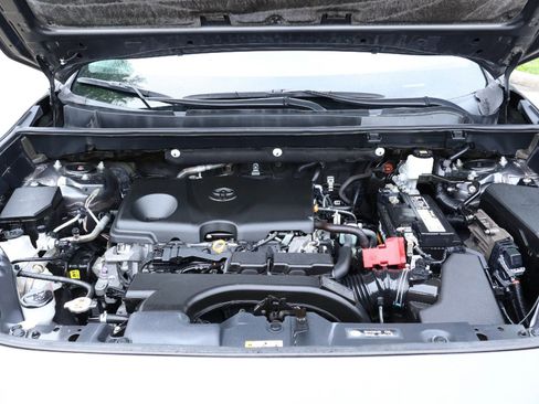 Used 2021 Toyota RAV4 XLE Premium FWD image 9