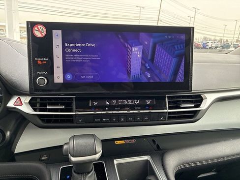 Used 2025 Toyota Sienna XLE image 27