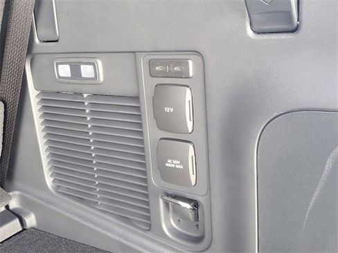 New 2025 Ford Expedition Active image 7