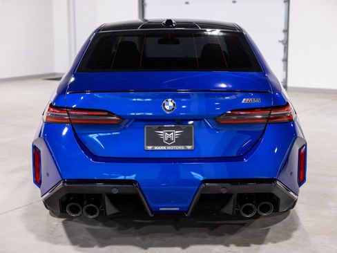 Used 2025 BMW M5 w/ Executive Package image 8