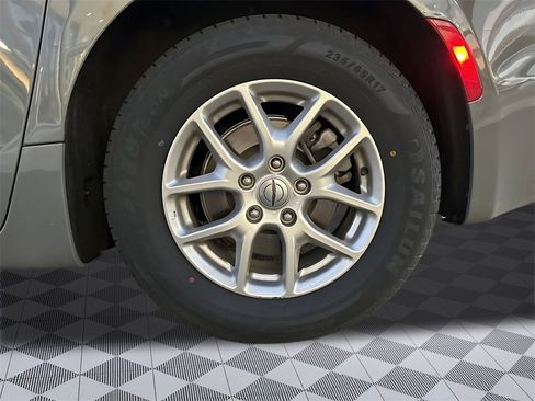 Used 2025 Chrysler Pacifica Select image 22