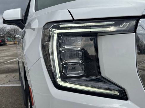 Used 2024 GMC Yukon SLT w/ SLT Premium Package image 11