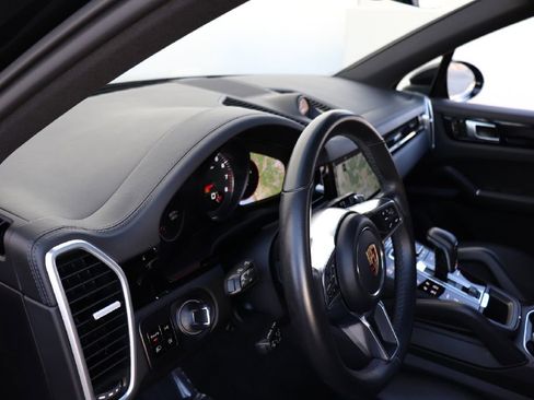 Used 2019 Porsche Cayenne S image 49