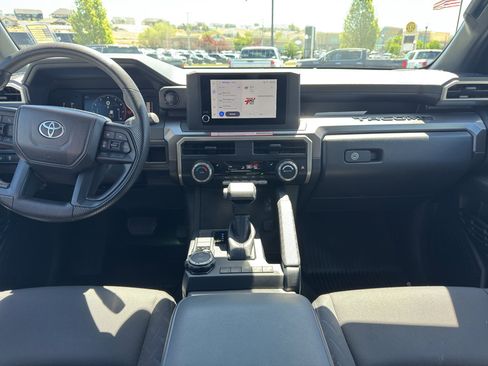 Certified 2025 Toyota Tacoma SR5 AWD/4WD image 9