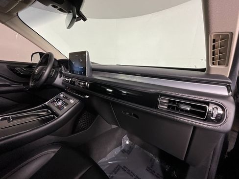 Used 2023 Lincoln Aviator 2WD w/ Premium Package image 19