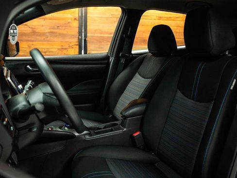 Used 2024 Nissan Leaf S image 9